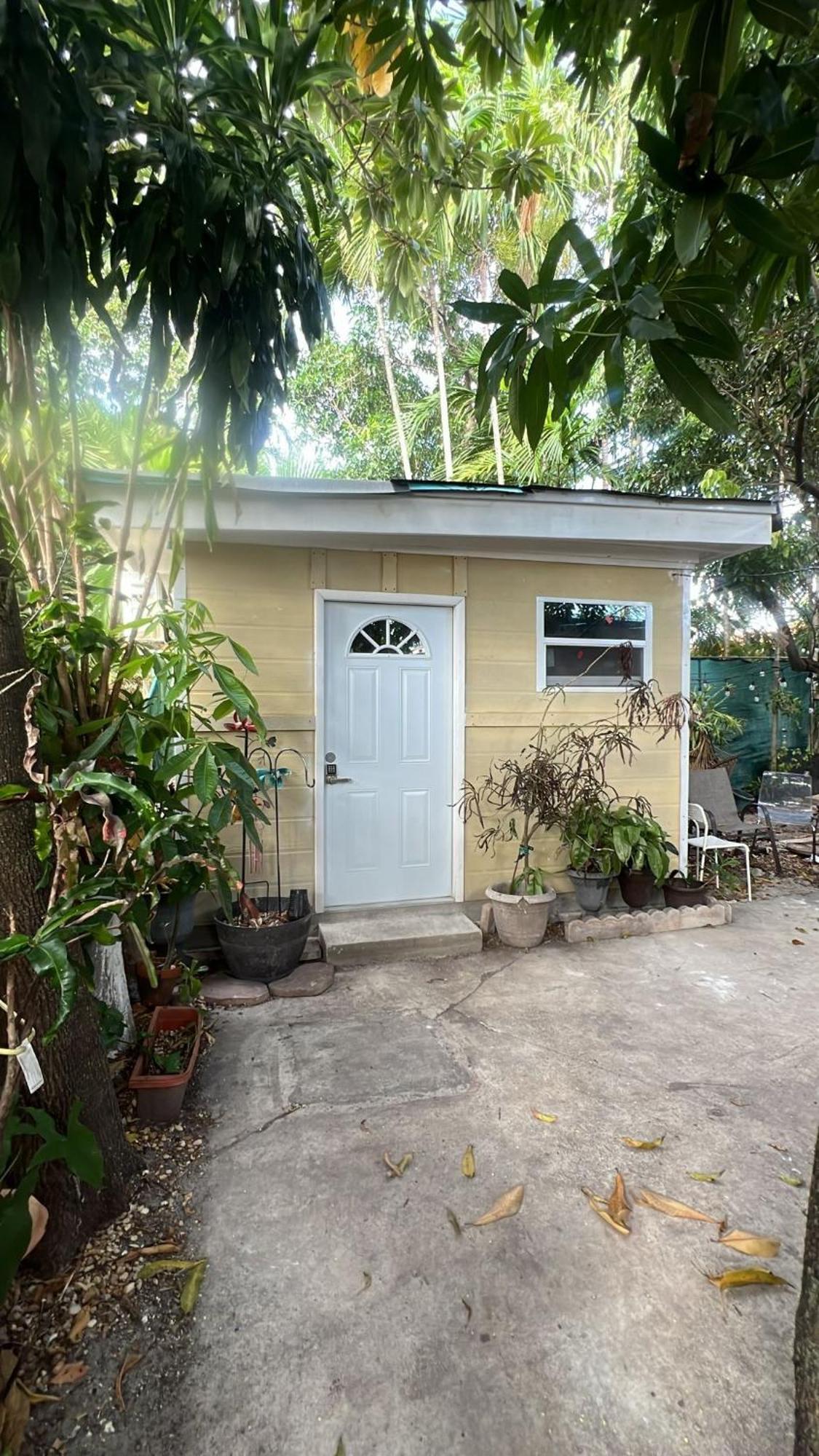 Suite Guest House For Rent Miami Exterior photo